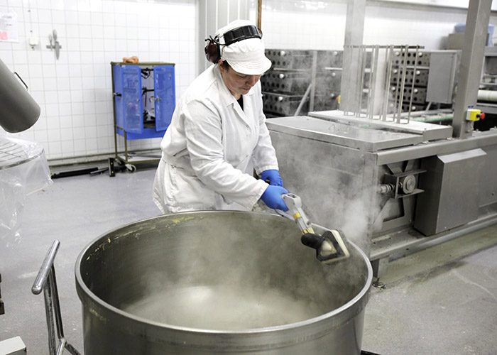 Ångtvättning inom biltvätt och bilvård