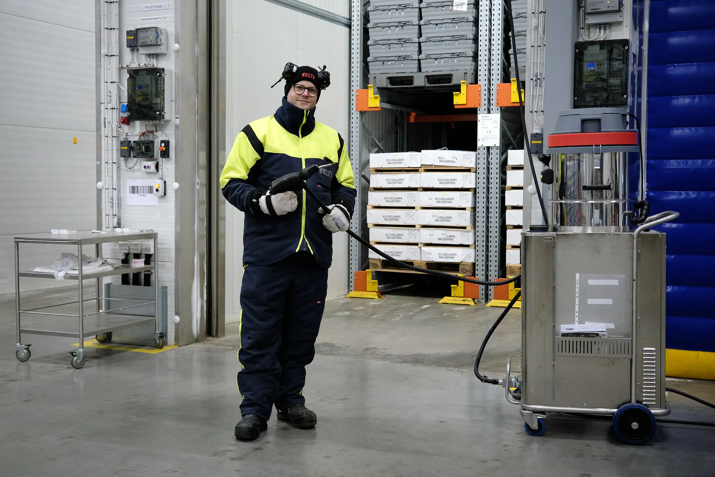 Ångtvätt av frystunnlar hos KLT i Kristianstad