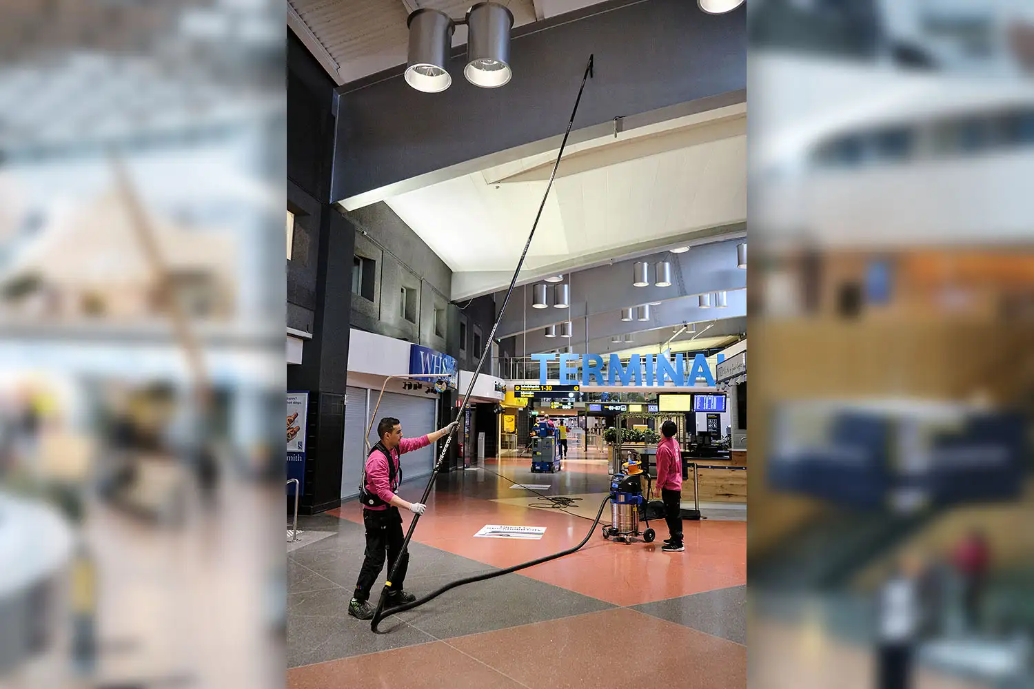 Samhall Arlanda – höghöjdsstädning med SpaceVac